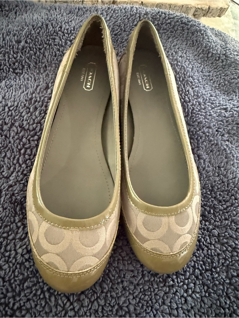 Coach Q536 Gray True Slip-On Ballet Flats Women's Sz 9 CC Logo Patent Trim NWOT